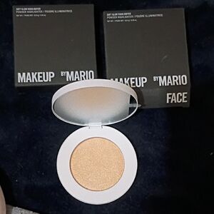 MAKEUP BY MARIO Soft Glow Powder Highlighter - Warm Champagne